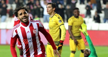 Beşiktaş, Galatasaray'ın da İstediği Douglas'a Kancayı Taktı!