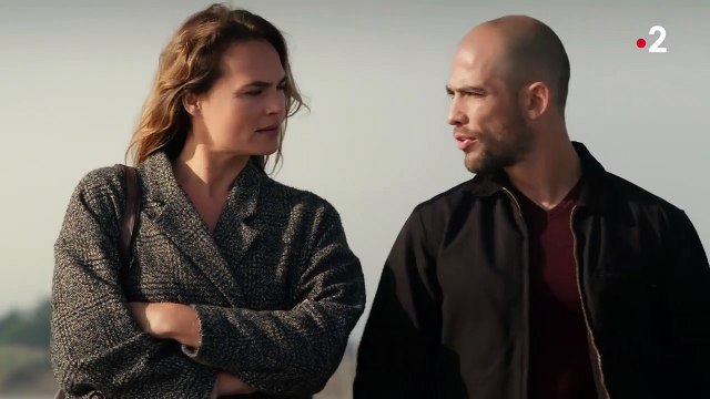 Manu se tourne vers Claire pour trouver de l'aide (Ep101)