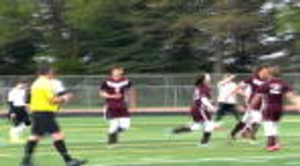 États-Unis - Un joueur universitaire marque des fesses