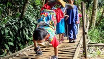 Internacional | Pese a una severa discapacidad, camina 6 kms para llegar a su escuela
