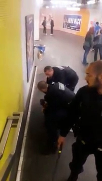 Violences de la police de la RATP (GPSR) vs réfugié… Scène de la vie ordinaire d'un exilé à Paris.