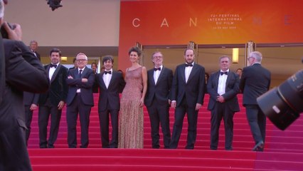 Marco Bellochio et l'équipe du Traître montent les marches sur un air d'opéra - Cannes 2019