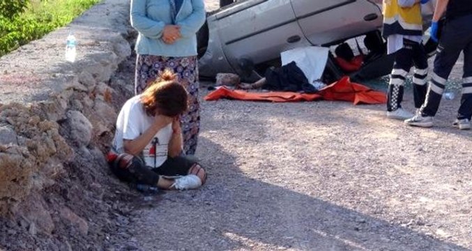 Kazada Yaralanan Kadın, Ölen Eşinin Cansız Bedeninin Yanında Çaresizce Ağladı