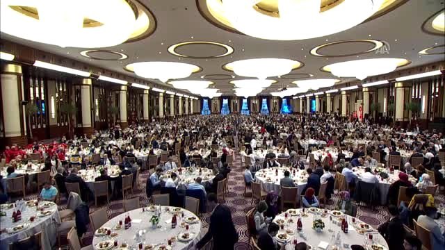 Sağlık Bakanı Koca: Son dönmede sağlık çalışanlarının özlük haklarında önemli adımlar atıldı