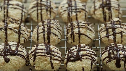 How to Make Coconut Macaroons with Chocolate Drizzle