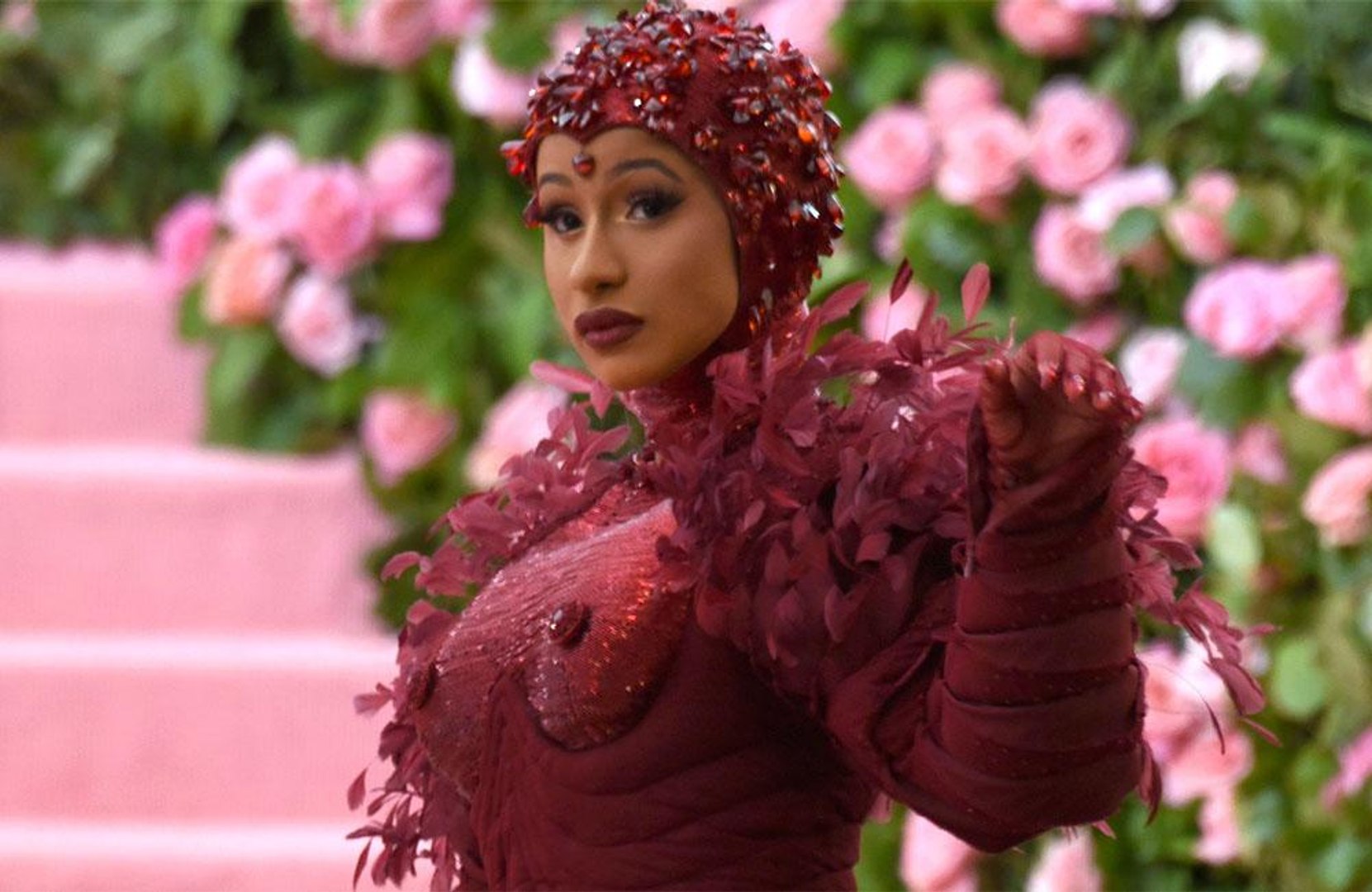 ⁣Cardi B wants boozy chat show