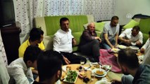 İmamoğlu, iftarını Kılıçalp ailesinin evinde açtı - İSTANBUL