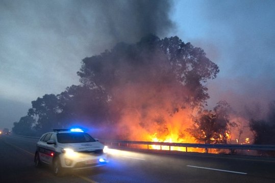İsrail yanıyor: Yüzlerce kişi tahliye edildi