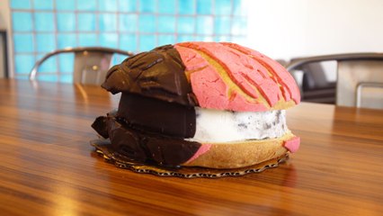 This Giant Ice Cream Cake Feeds 15 People