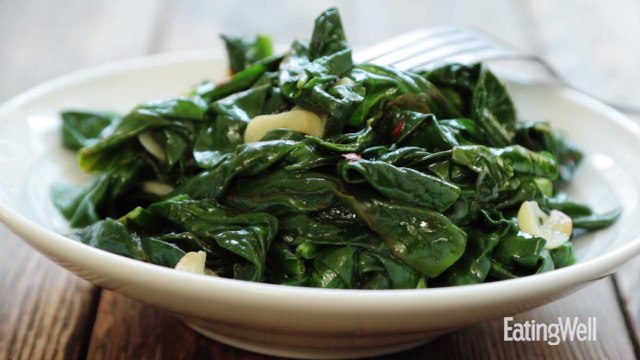 How to Make Simple Sautéed Spinach
