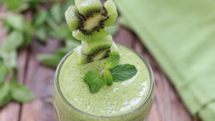 How to Make a Healthy Shamrock Shake Smoothie