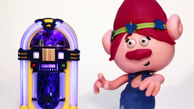Trolls Branch Stops Princess Poppy Dancing | Stop Motion | Crafty Kids