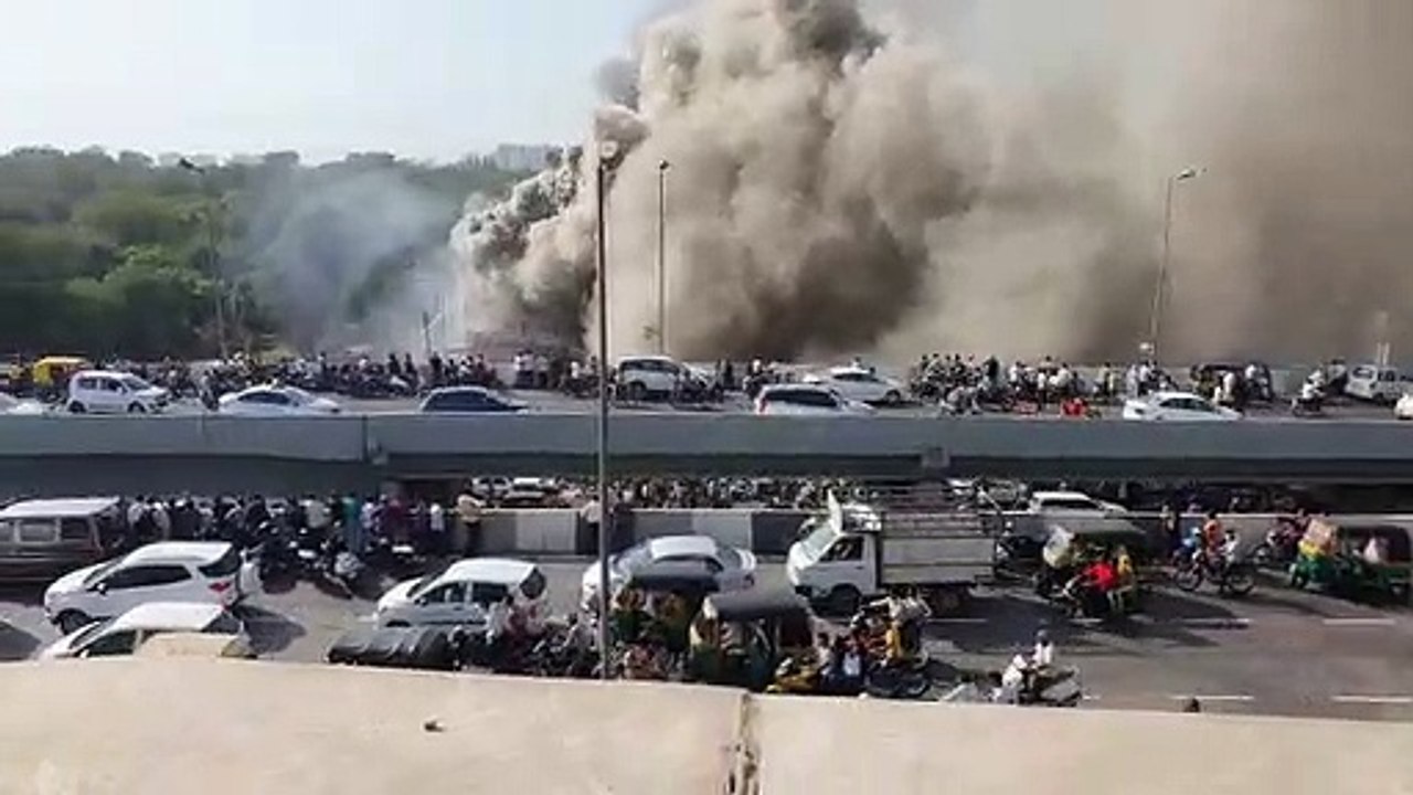 Surat Fire 19 Dead In Fire At Coaching Centre Live Video 3