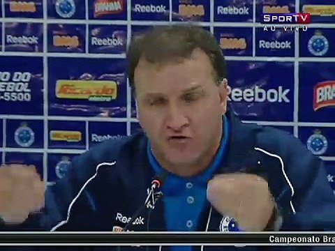 2010: o Dia em que Cuca deu socos na mesa em revolta contra arbitragem