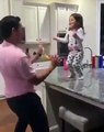 Babayla Kızın Yüzleri Gülümseten Muhteşem Dansı