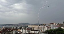 Meteoroloji Uyarmıştı! İstanbul Sabah Saatlerinde Sağanak Yağışa Teslim Oldu