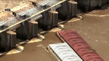 شاهد: قاربان يقعان ضحية فيضان نهر أركنساس في أوكلاهوما الأمريكية