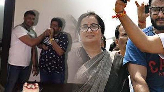 ರಾಬರ್ಟ್ ಸೆಟ್‍ನಲ್ಲಿ ಸಂಭ್ರಮಪಟ್ಟ ದರ್ಶನ್ | FILMIBEAT KANNADA