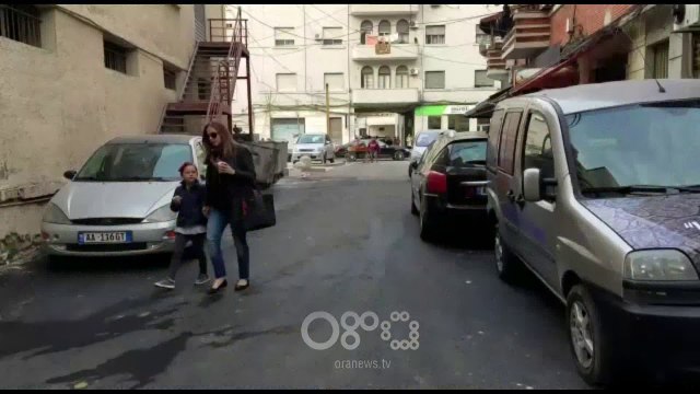 RTV Ora - Durrës, digjen gjatë natës dy automjete në parkim