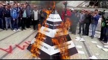 RTV Ora - Protestuesit i vënë flakën piramidës së krimit