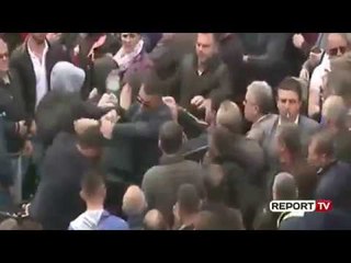 Video herunterladen: Report TV - Ja si u rrah protestuesi nga militantët te protesta e opozitës