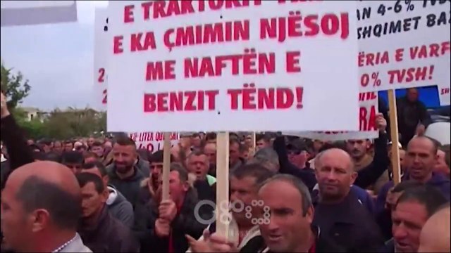 RTV Ora - Qumështi lan rrugët e Lushnjes, fermerët protestë kundër TVSH-së