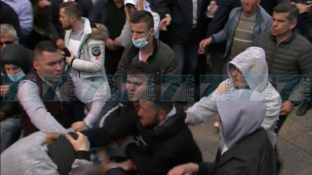 TENSION E GRUSHTA MES PROTESTUESVE, PERPLASJE DHE ME POLICINE - News, Lajme - Kanali 7