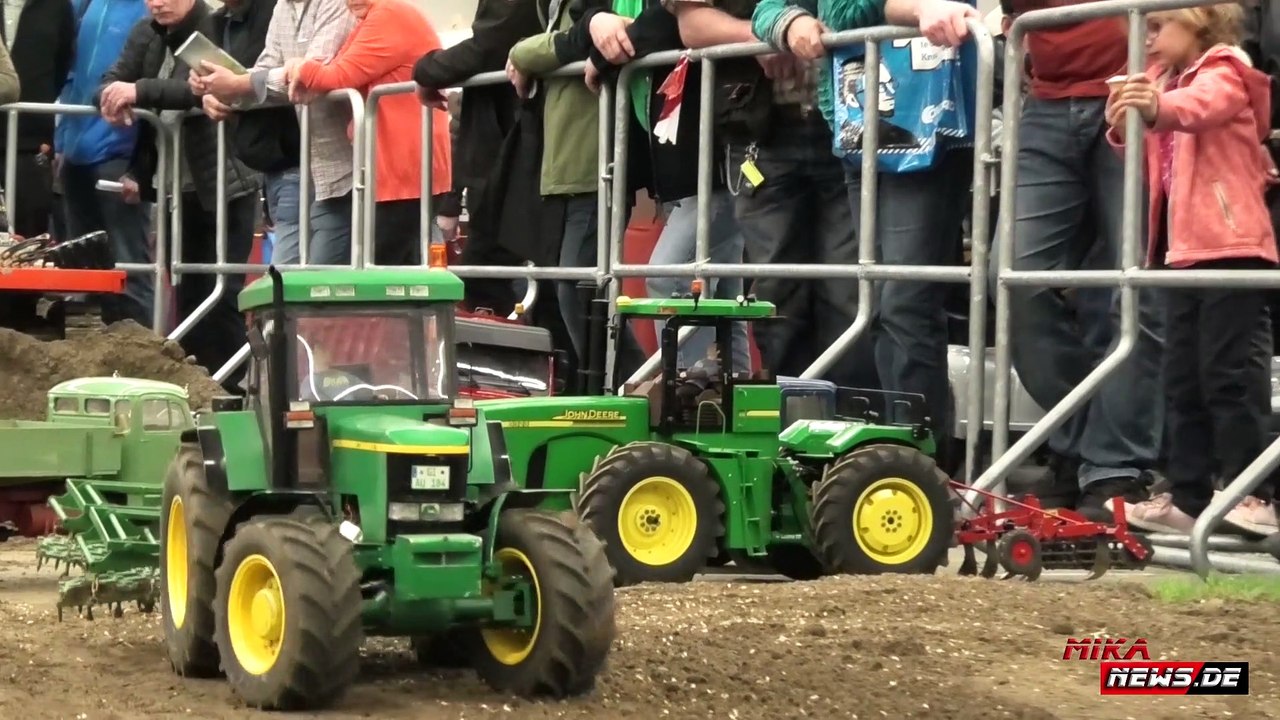 Traktor fahren - Acker pflügen auf der Intermodellbau 2019