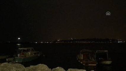 Yoğun şimşek fırtınası tarihi yarımada üzerinde güzel manzaralar oluşturdu