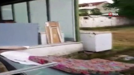 Kocaeli'de fırtına ağaçları devirdi, çatıları uçurdu