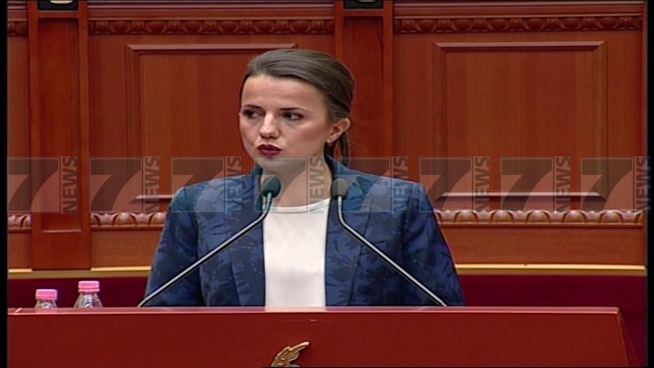 VOKSHI E HAJDARI, REPLIKA E AKUZA NE RRJETET SOCIALE PER 2 PRILLIN - News, Lajme - Kanali 7