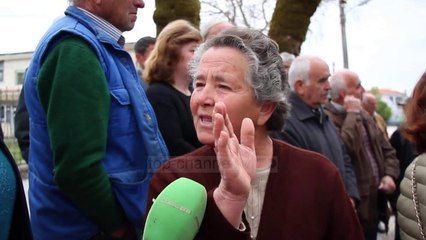 Banorët e Dropullit protestojnë për transportin: Duam linjën e vjetër - Top Channel Albania