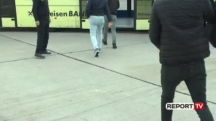 Report TV - Riatdhesohen 50 shqiptarë nga Franca, zv.ministrja: Mos tentoni azil