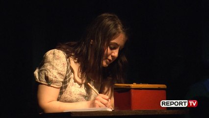 Report TV - ‘Ditari i Ana Frank’ tek Metropoli, aktorja: Në teatër po sjellim të rinjtë