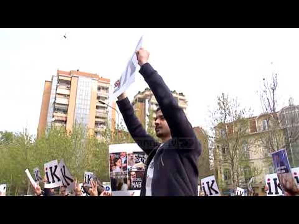 “Zarfi” që po trondit Malin e Zi, protesta kundër Gjukanoviçit në Podgoricë