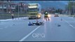 RTV Ora – Korçë, makina përplas motorin, plagoset çifti i bashkëshortëve