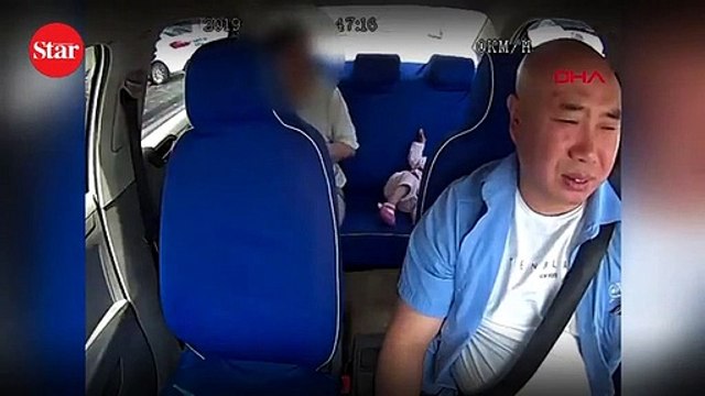 Taksici, bebeğini darp eden kadını polise teslim etti