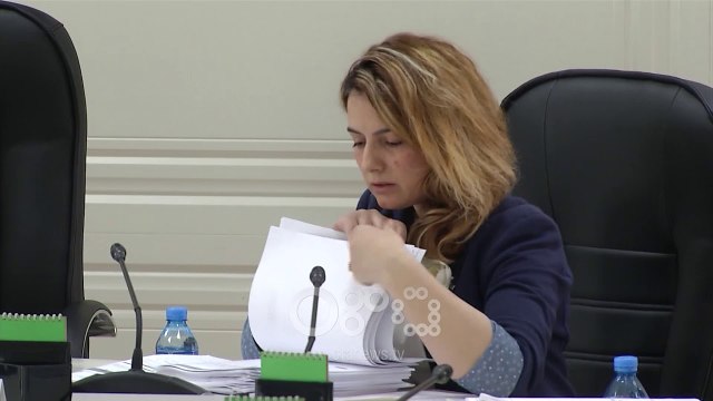 RTV Ora - PS regjistrohet në KQZ, 16 parti jo parlamentare do marrin pjesë në zgjedhjet lokale