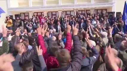 BASHA NË RROGOZHINË TË VENDOSUR PËR TA LARGUAR RAMËN