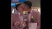 Ces couples homosexuels viennent de se marier à Taïwan et ce sont les premiers de toute l'Asie