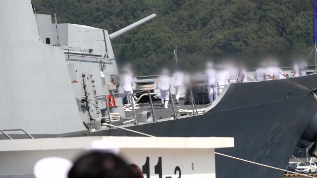 청해부대 입항 행사 중 날벼락...장병 1명 사망·4명 부상 / YTN