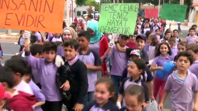 Öğrenciler Kızkalesi sahilini temizledi