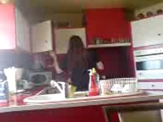 Yuyu dans la cuisine