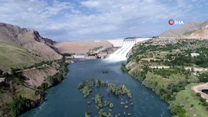 Kapaklar iyice açıldı, saniyede 3 bin 330 metreküp su tahliyesi başladı