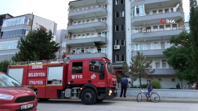 Edirne'de korkutan yangın...Öğrenci evinde çıkan yangını köpeğin havlaması ile fark ettiler