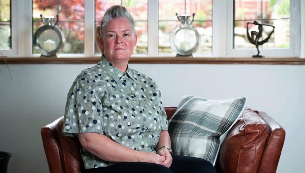 Indossa il reggiseno della taglia sbagliata per anni e si ritrova con un buco nel petto