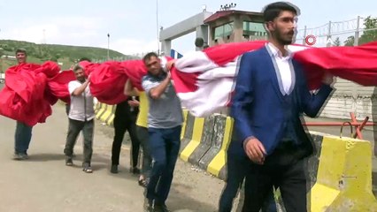 350 metrelik bayrak göndere çekildi