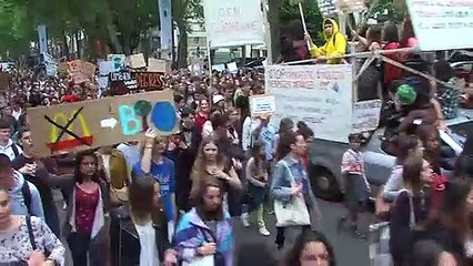Climat: un millier de jeunes à Tours