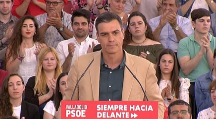 Sánchez carga contra la competición de las tres derechas