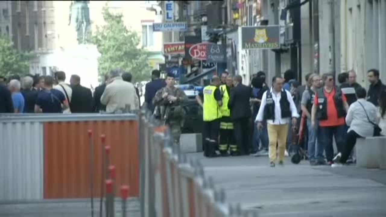 Ocho personas resultan heridas tras la explosión de un paquete bomba en una céntrica calle de Lyon (Francia)